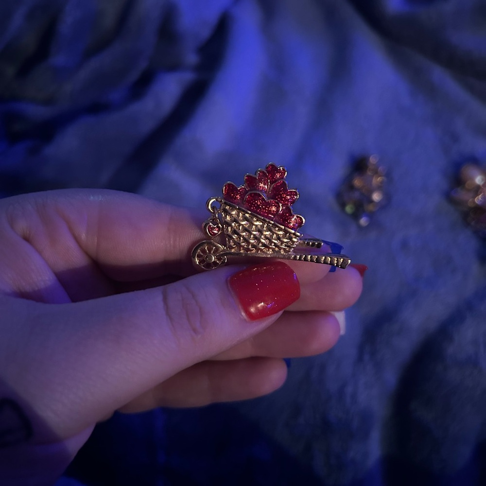 Vintage Avon Garden Of Love Brooch
